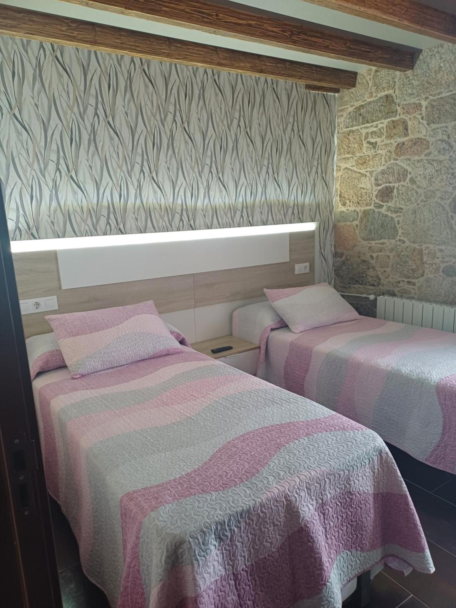 O Cabanel Albergue-Bar Villastose Ngoại thất bức ảnh