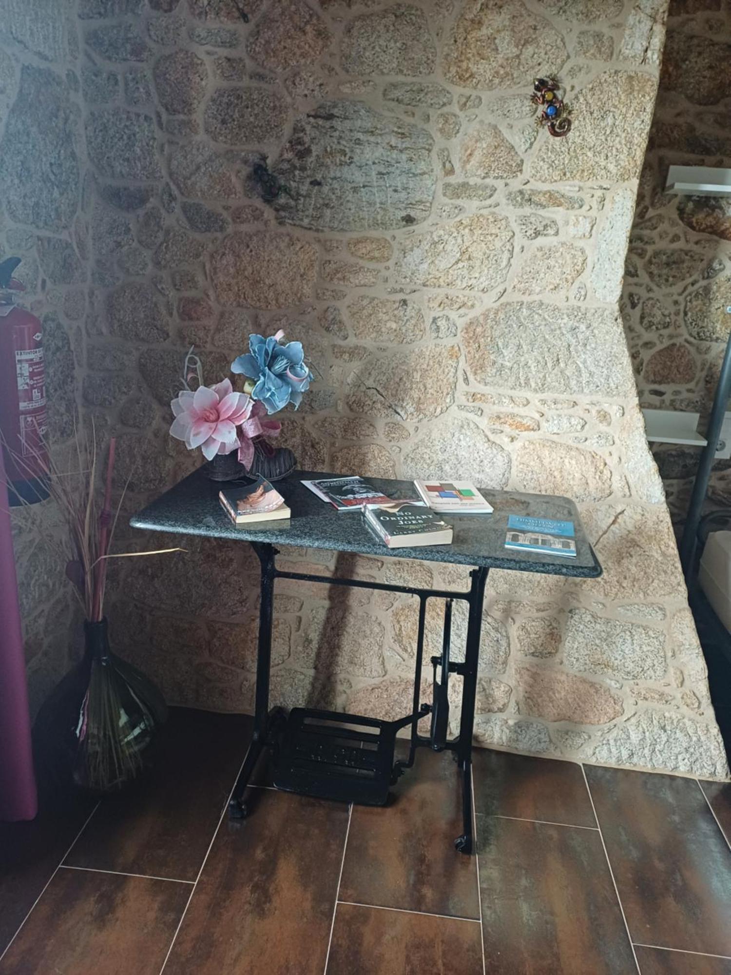 O Cabanel Albergue-Bar Villastose Ngoại thất bức ảnh