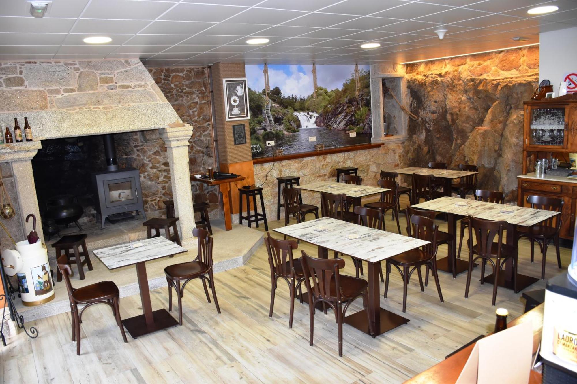 O Cabanel Albergue-Bar Villastose Ngoại thất bức ảnh