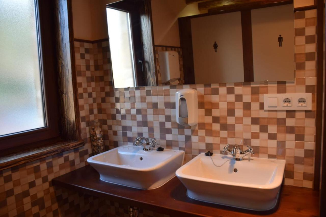 O Cabanel Albergue-Bar Villastose Ngoại thất bức ảnh